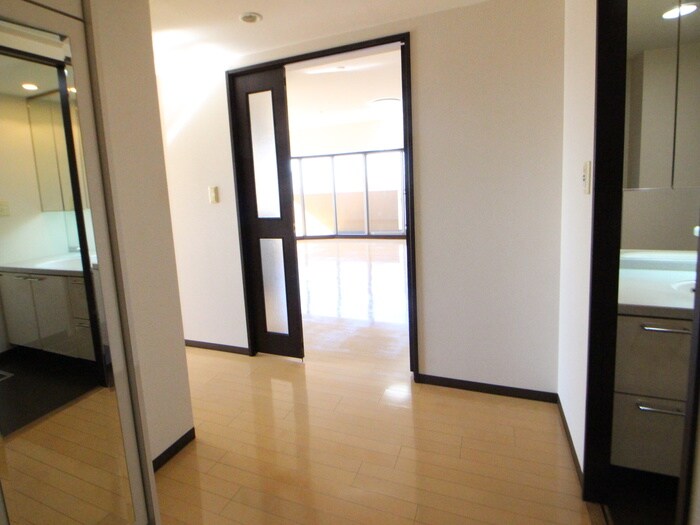 物件内観写真16　(廊下)