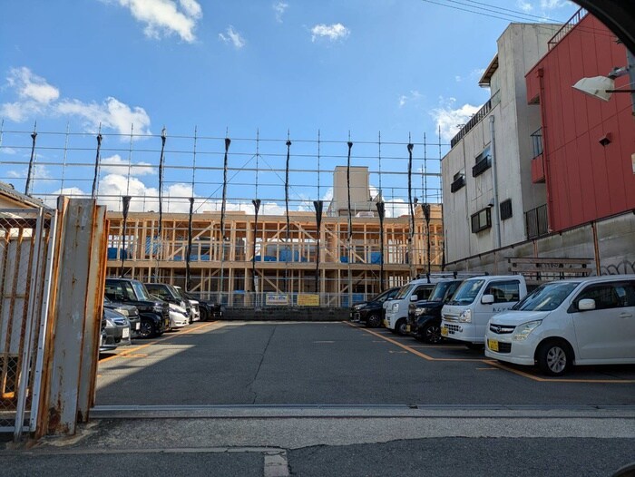 仮）一条通共同住宅新築計画の建築中