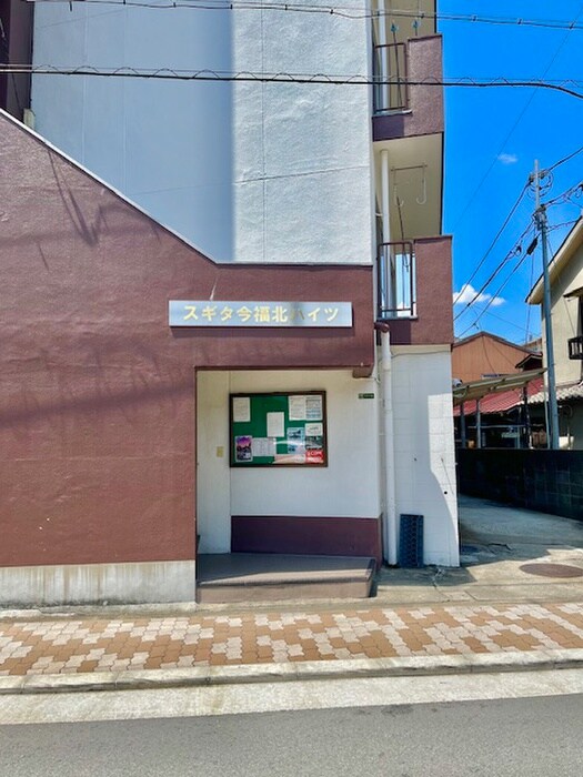 物件外観写真3　(エントランス部分)