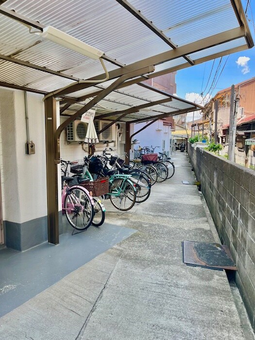 物件外観写真4　(駐輪場)