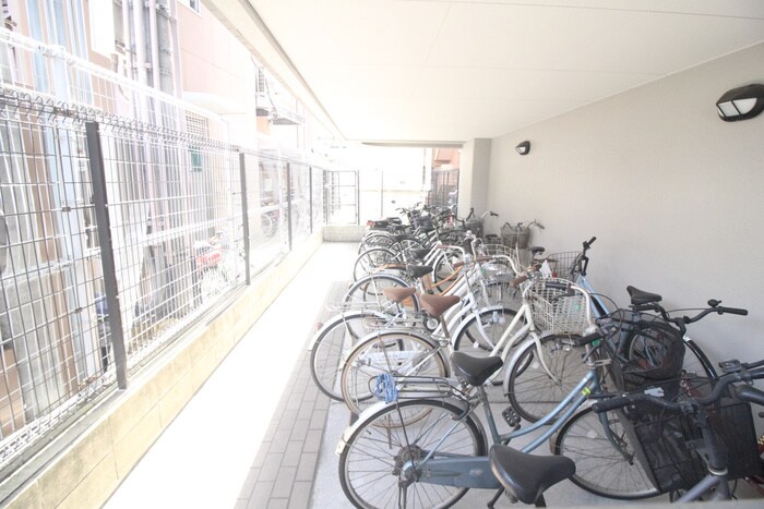 物件外観写真3　(駐輪場)