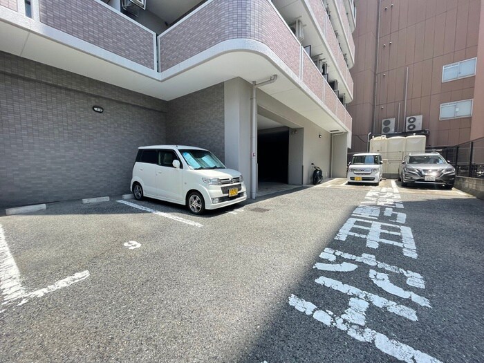 物件外観写真4　(駐車場)
