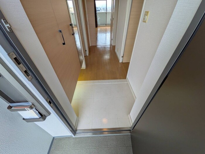 物件内観写真18　(玄関)