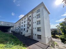 ロイヤルマンション１号棟の外観写真