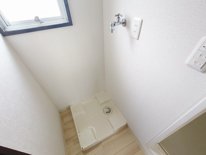 物件内観写真12　(洗濯機置場)