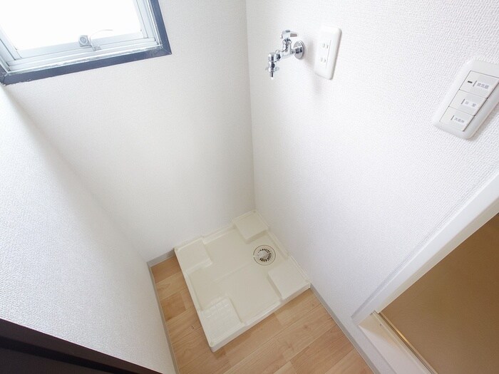 物件内観写真12　(洗濯機置場)