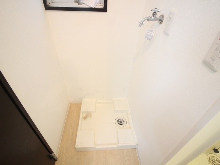 物件内観写真15　(洗濯機置場)