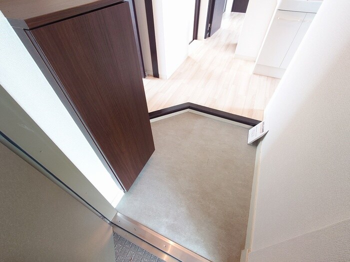 物件内観写真15　(玄関)