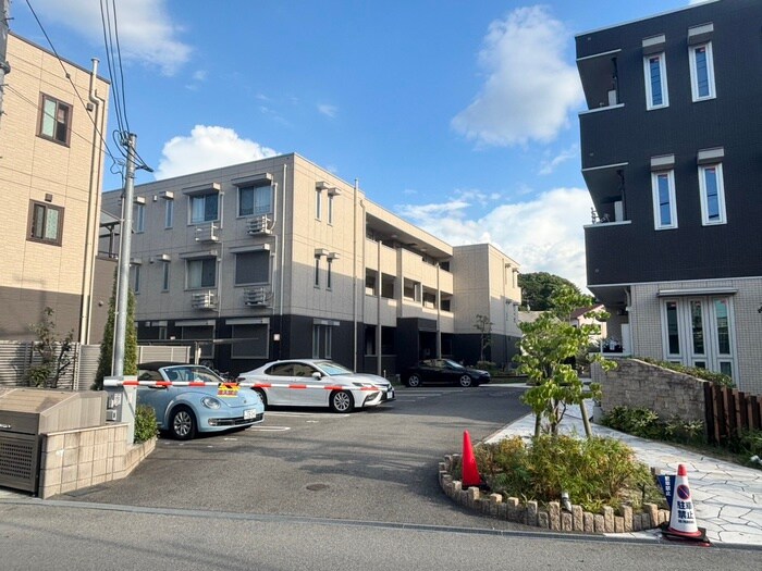 物件外観写真3　(駐車場)