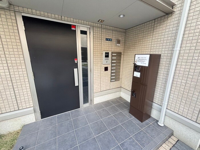 物件外観写真4　(エントランス部分)