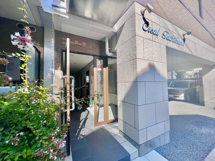 物件外観写真3　(エントランス部分)