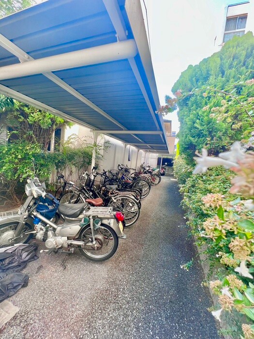 物件外観写真5　(駐輪場)