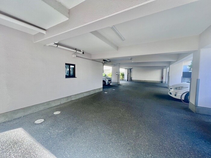 物件外観写真6　(駐車場)