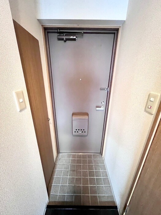 物件内観写真17　(玄関)