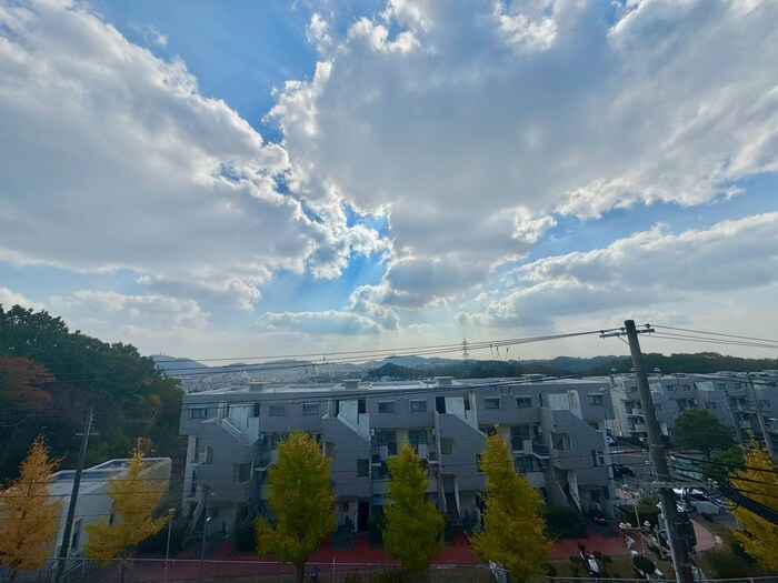 物件内観写真17　(室内からの展望)