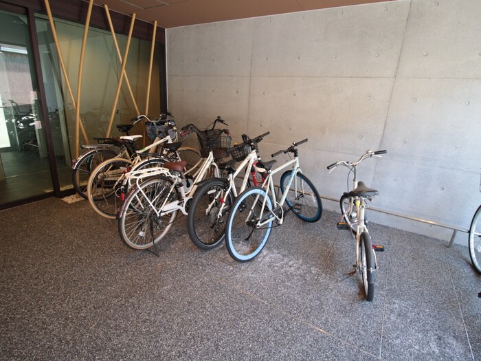 物件外観写真3　(駐輪場)