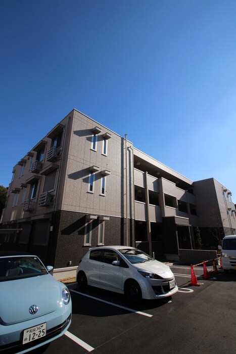 物件外観写真3　(駐車場)