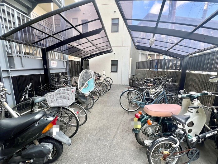 物件外観写真2　(駐輪場)