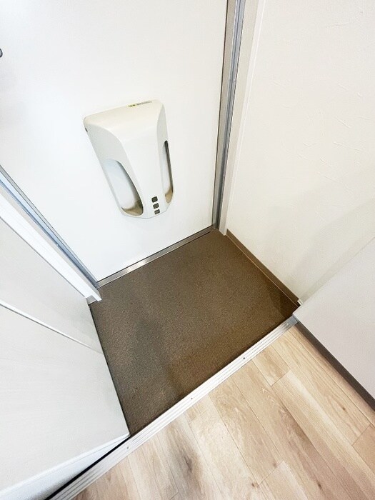 物件内観写真16　(玄関)