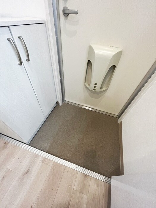 物件内観写真16　(玄関)