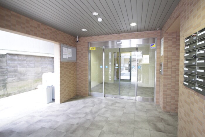 物件外観写真3　(エントランス部分)