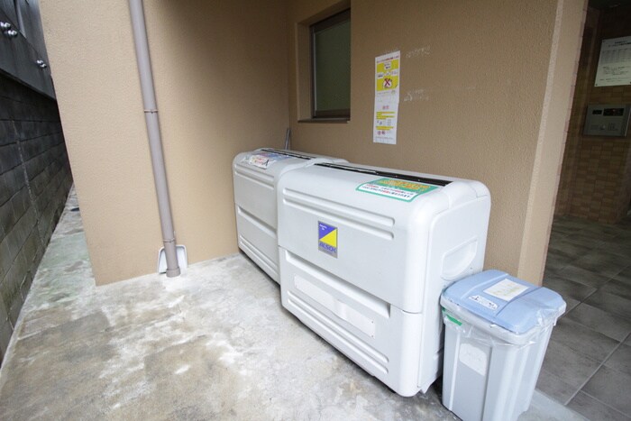 物件外観写真4　(エントランス部分)