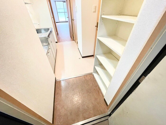 物件内観写真16　(玄関)