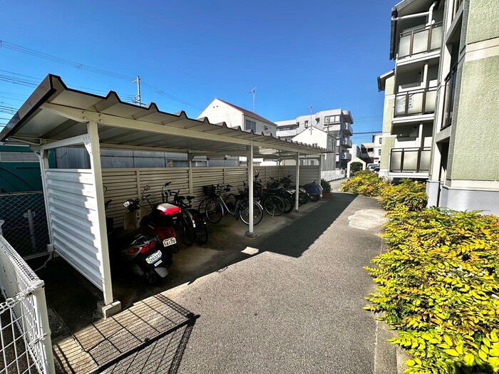 物件外観写真3　(駐輪場)