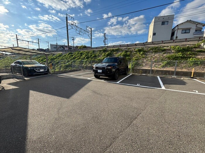 物件外観写真3　(駐車場)