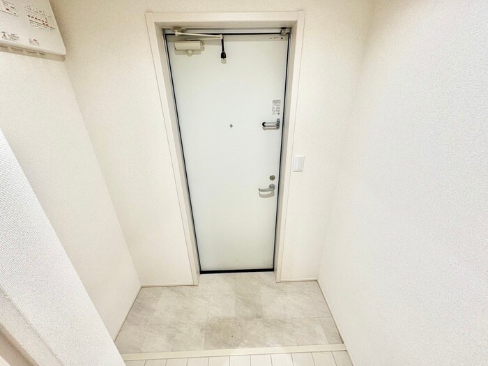 物件内観写真8　(玄関)