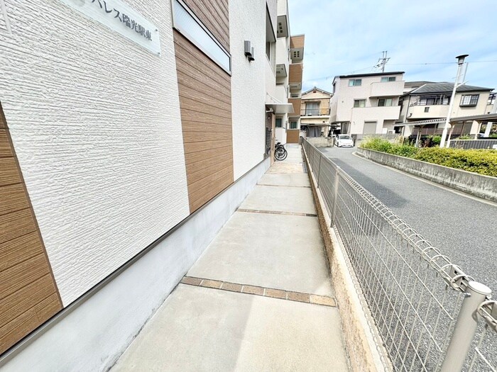 物件外観写真4　(エントランス部分)