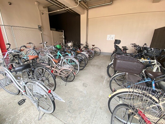 物件外観写真3　(駐輪場)