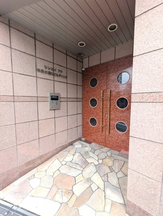 物件外観写真2　(エントランス部分)