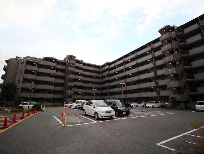 物件外観写真3　(駐車場)