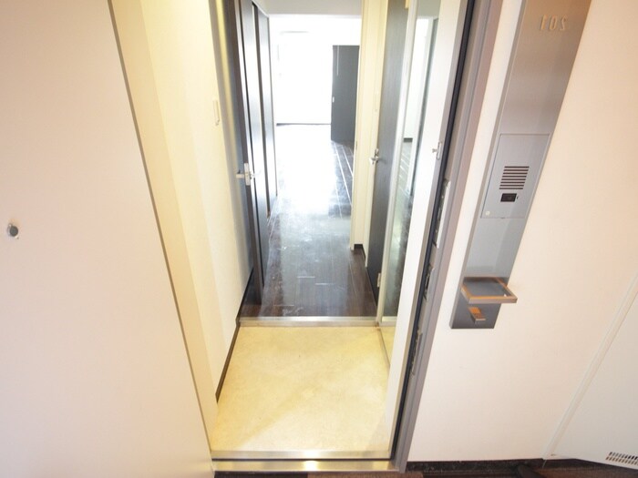 物件内観写真11　(玄関)