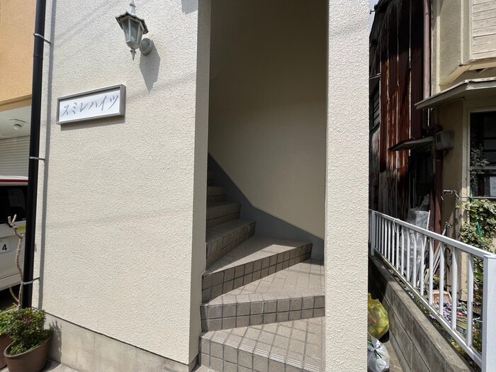 物件外観写真5　(エントランス部分)