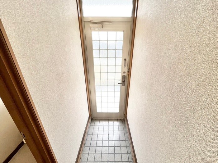物件内観写真17　(玄関)