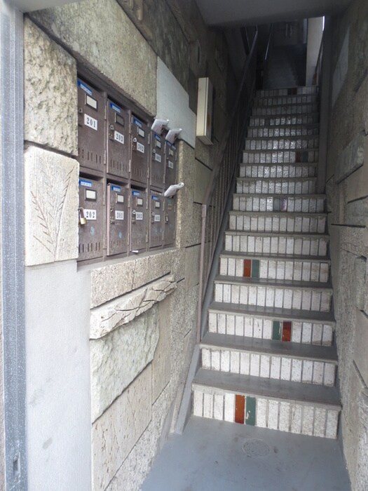 物件外観写真4　(エントランス部分)