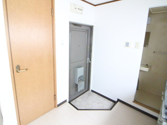 物件内観写真14　(玄関)