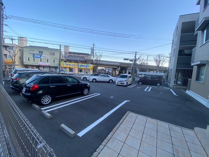 物件外観写真4　(駐車場)