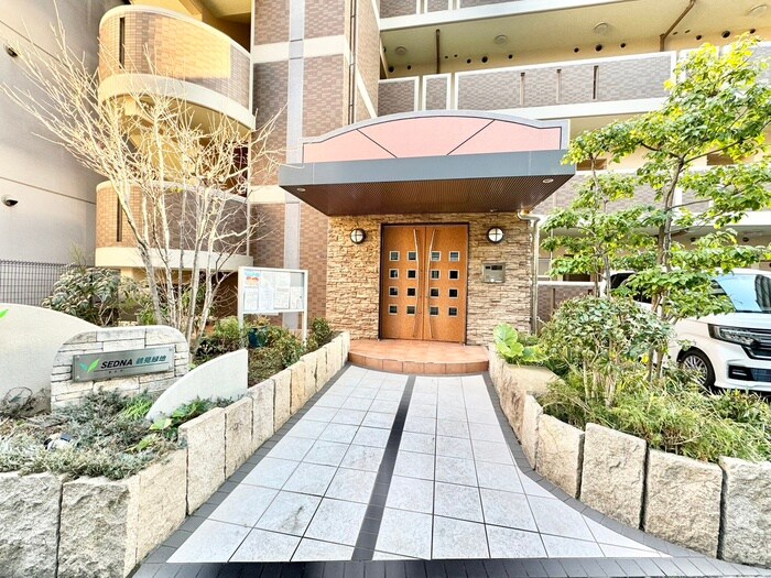 物件外観写真3　(エントランス部分)