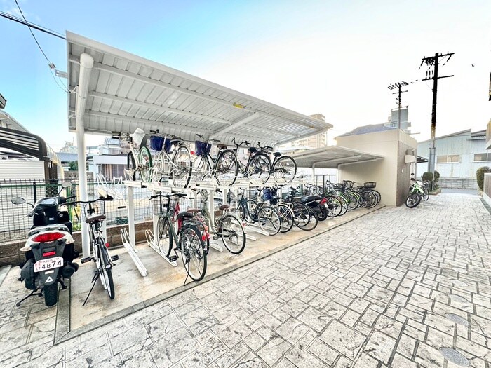 物件外観写真4　(駐輪場)