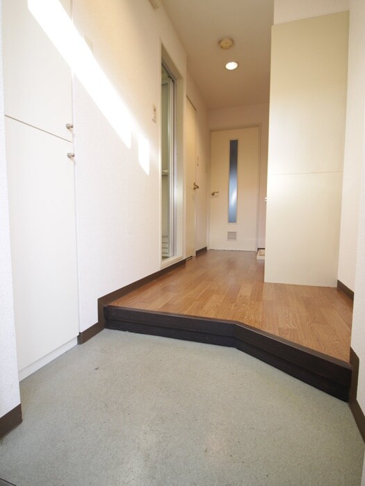 物件内観写真17　(玄関)