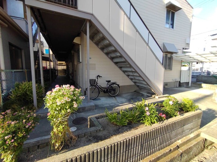 物件外観写真4　(エントランス部分)