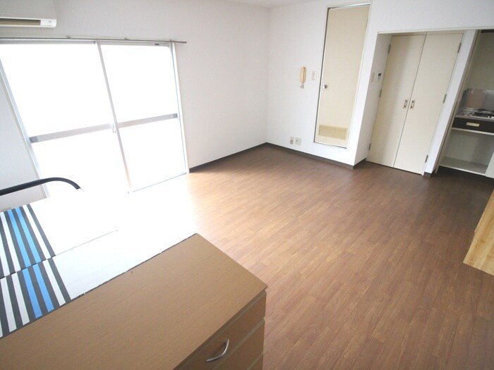 物件内観写真3　(居室)