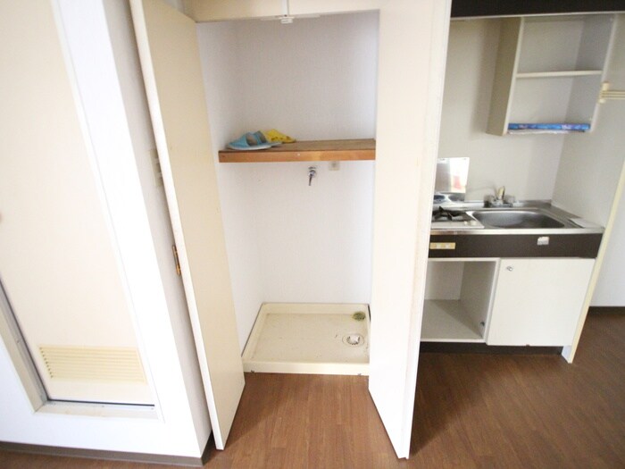 物件内観写真10　(洗濯機置場)