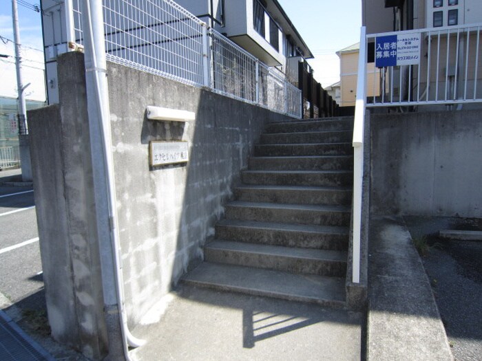 物件外観写真4　(エントランス部分)