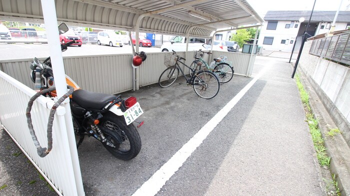 物件外観写真5　(駐輪場)