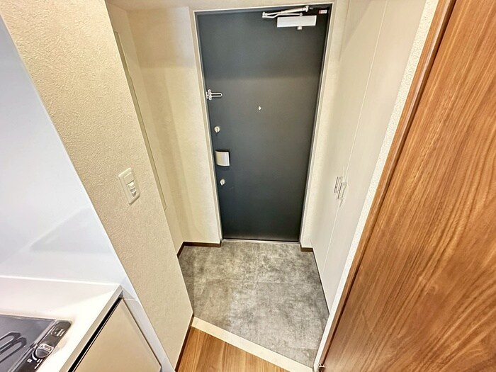 物件内観写真3　(玄関)