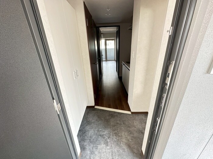 物件内観写真4　(玄関)